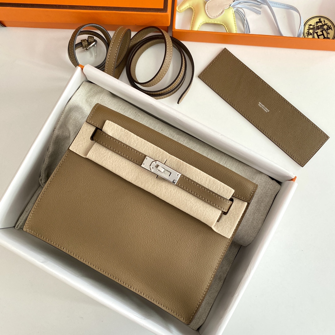 Hermes Kelly Danse Evercolor Bag In Khaki Color